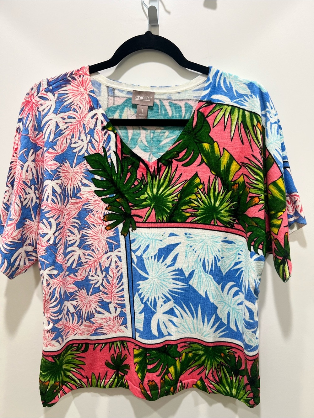 Chico's size 1 Tropical Print V-Neck Short Sleeve Sweater Tee.  NWOT